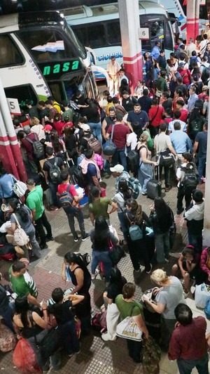 Masivo movimiento en la Estación de Buses de Asunción - Portal Digital Cáritas Universidad Católica
