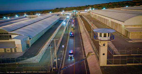 La Nación / Bukele rechaza acusaciones de tortura en el Cecot