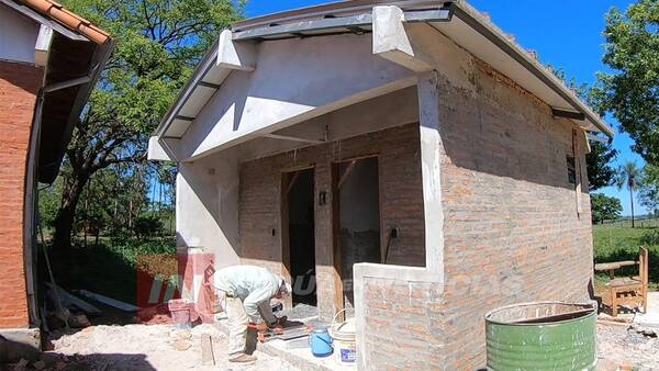 CNEL. BOGADO: MUNICIPALIDAD CONSTRUYE BAÑOS SEXADOS EN LA ESCUELA SAN MIGUEL