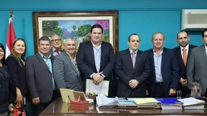 INTENDENTES ITAPUENSES SE REÚNEN CON CONTRALOR