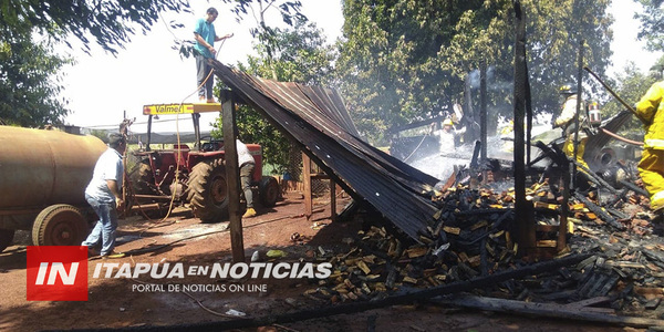 INCENDIO CONSUME DEPÓSITO DE HERRAMIENTAS EN EDELIRA KM 28