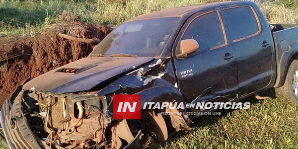 CAP. MEZA: CAMIONETA DE LA SENAD CHOCÓ CONTRA UN ÁRBOL