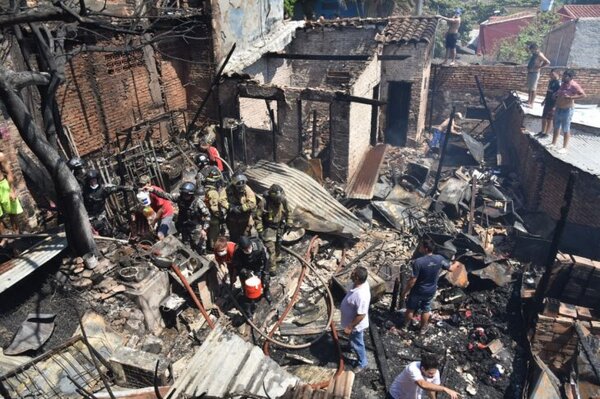 INCENDIO DE GRAN MAGNITUD EN LA CHACARITA