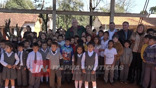 M. OTAÑO: INAUGURAN SISTEMA DE AGUA POTABLE Y AULAS EN EL BARRIO DOMINGO ROBLEDO