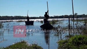 AREQUITA: LAS INUNDACIONES OBLIGAN A SUSPENDER LAS  CLASES POR MESES.