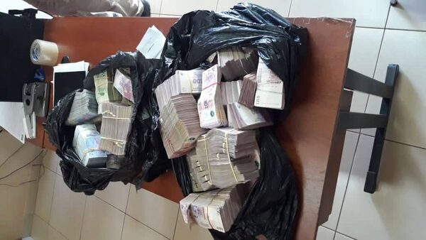 TRINIDAD: RETIENEN AUTOMÓVIL QUE TRANSPORTABA MÁS DE 2 MILLONES DE PESOS.