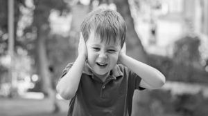 CÓMO MITIGAR LOS EFECTOS DE PIROTECNIA EXPLOSIVA EN NIÑOS CON AUTISMO