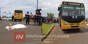 MUJER FALLECE TRAS CAER DE UN COLECTIVO