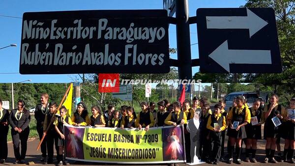 AVDA. PRINCIPAL DE ARROYO PORÃ LLEVA EL NOMBRE DEL NIÑO ESCRITOR.