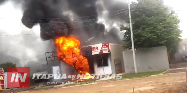 INCENDIO DE GRAN MAGNITUD AFECTA TALLER MECÁNICO EN CNEL. BOGADO.