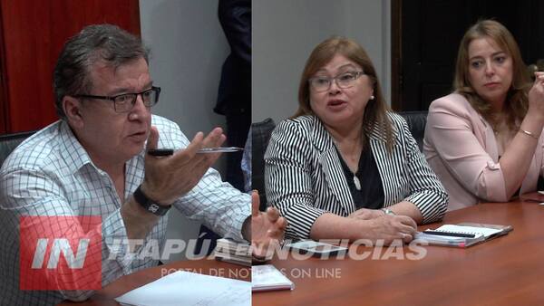 DIRECTOR DE LA EBY SE REÚNE CON REPRESENTANTES DE UNIVERSIDADES.