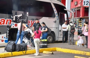 Gran movimiento de viajeros en la Terminal de Asunción •