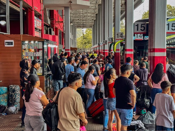 Por Navidad, 600 personas salen de la terminal cada 20 minutos - ADN Digital