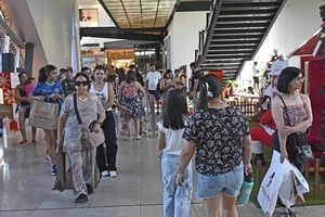 Víspera de Navidad: así abren shoppings y multitiendas