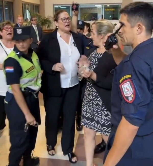 Aprehenden y luego liberan a María Esther Roa tras leer un pronunciamiento en el Palacio de Justicia