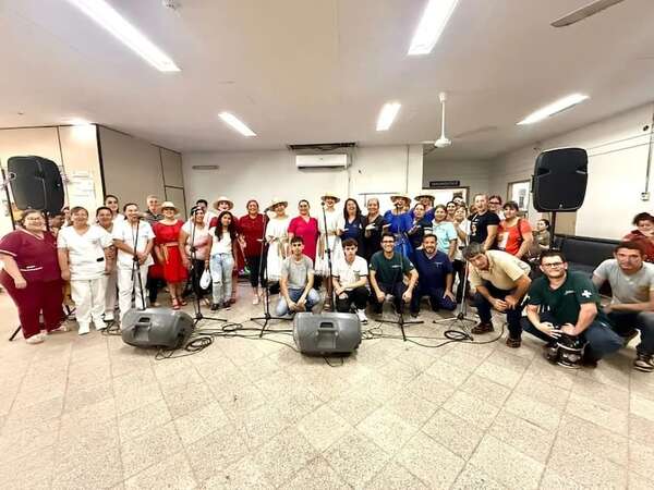 Navidad con esperanza: Las Paraguayas emocionaron a pacientes del Hospital Regional de Caacupé - Nacionales - ABC Color