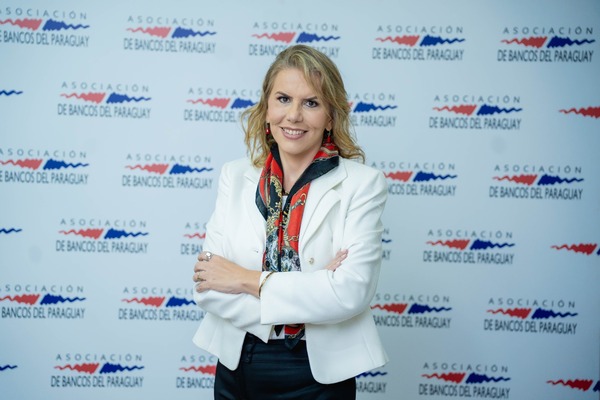 Liz Cramer: "El paraguayo ya está teniendo colchón financiero"