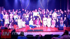 TEATRO DE ALTO NIVEL EN EL COLEGIO DIVINA ESPERANZA