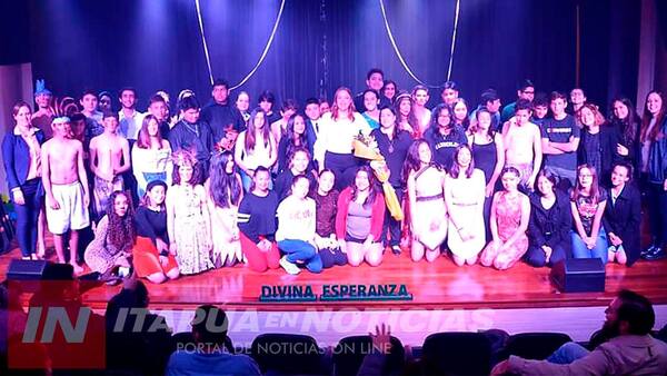 TEATRO DE ALTO NIVEL EN EL COLEGIO DIVINA ESPERANZA