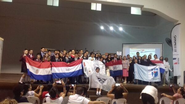 NIÑOS CIENTÍFICOS PARAGUAYOS GANAN PREMIO EN PANAMÁ