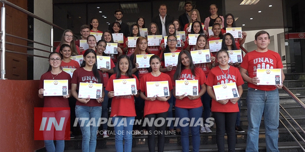 UNAE PRESENTA NUEVOS BENEFICIARIOS DEL PROGRAMA ALUMNO 5