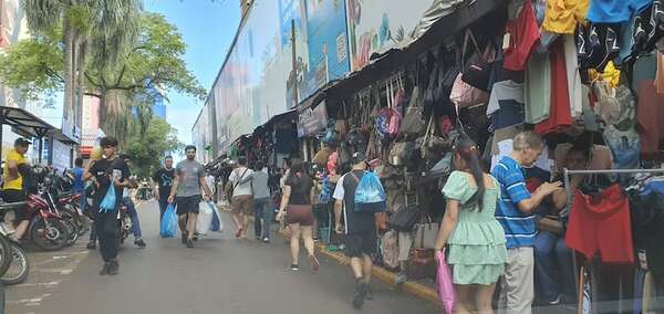 Navidad genera intenso movimiento comercial en Ciudad del Este - ABC en el Este - ABC Color