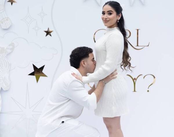 [VIDEO] "Miss Teen" y pelotero hicieron la revelación de sexo del bebé que se viene