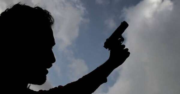 La Nación / Advierten que realizar disparos al aire está penado con cinco años de cárcel