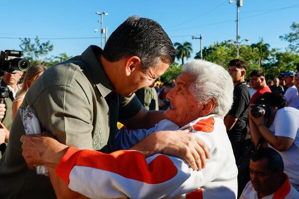 El Gobierno pide a embajadores y cónsules a fortalecer el vínculo con paraguayos en el exterior