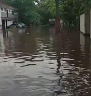 Reportan en San Lorenzo inundaciones tras solo 30 minutos de lluvia