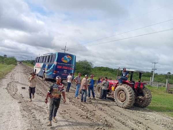 Se complican viajes al Alto Paraguay tras las lluvias que dañaron los precarios caminos - Noticias del Chaco - ABC Color
