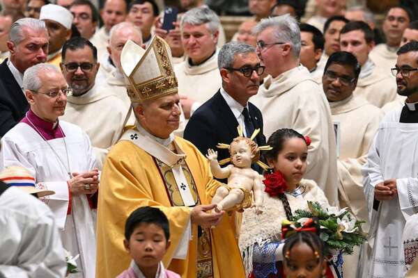 Niños paraguayos participan en ceremonia de Nochebuena con el Papa en el Vaticano - Mundo - ABC Color