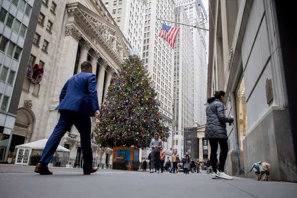 Acciones entran a 2026 con fuerte optimismo, pero con riesgos en el radar