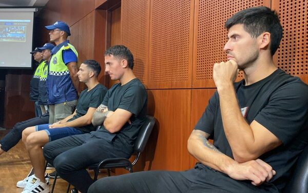 Popular / El pelotero José Florentín no logró librarse de la demanda por 4bu$0