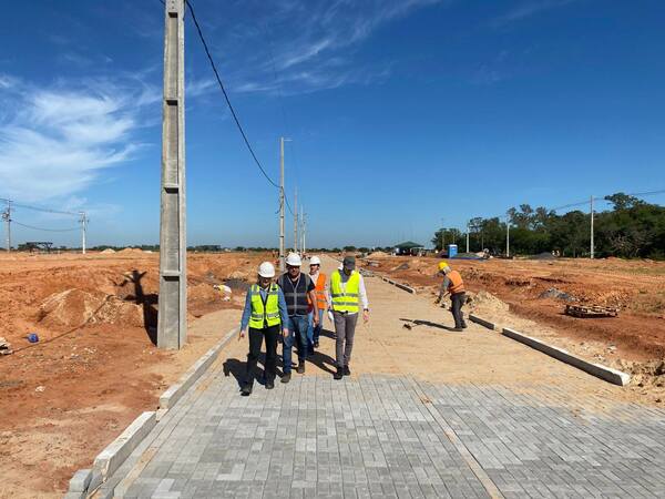 Obras en el nuevo barrio Bañado Tacumbú alcanzan 32% de avance - trece