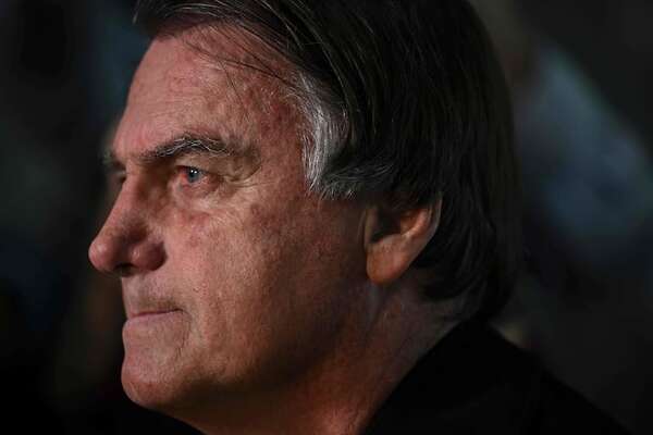 Bolsonaro supera con éxito la cirugía por una hernia, según su esposa - Mundo - ABC Color
