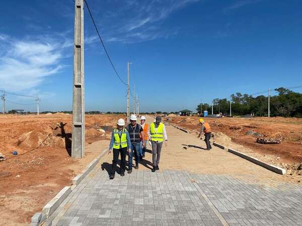 MOPC: Nuevo Barrio Bañado Tacumbú alcanzó 32% de ejecución en su primera etapa - Economía - ABC Color