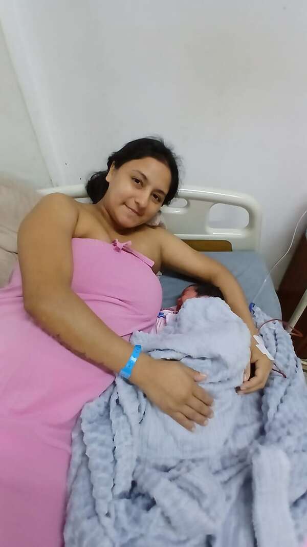 Primer nacimiento de Navidad se registró en el Hospital de Villa Elisa - Nacionales - ABC Color