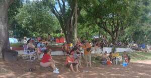 Familias y jóvenes llenan la Playa Rotonda de San Bernardino - Nacionales - ABC Color
