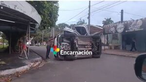 Choque y vuelco deja una mujer lesionada en Encarnación