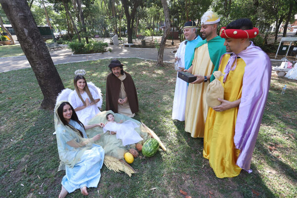 Popular / ¡Pesebre viviente de los famosos más esperado del año!