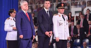 La Nación / Peña decretó el ascenso de comisarios de la Policía Nacional