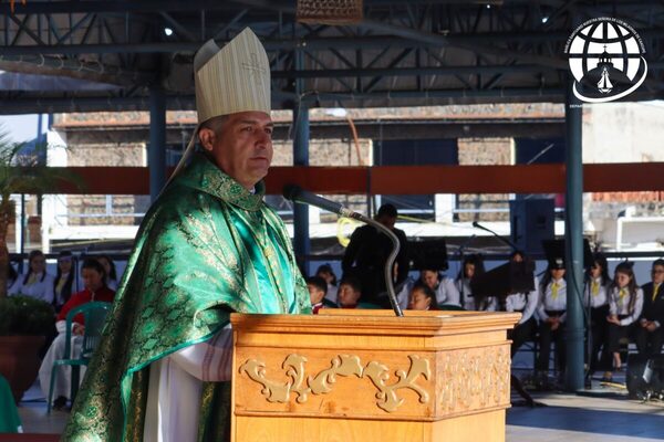 Obispo pide no caer en el “figuretismo” y consumismo en las fiestas - Portal Digital Cáritas Universidad Católica