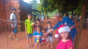 Gia cumplió 6 añitos y lo festejó repartiendo pan dulce a niños de Ypané - Noticiero Paraguay