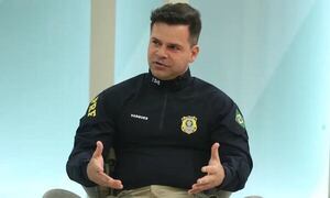 Exdirector de la PRF de Brasil fue arrestado en el Silvio Pettirossi  - Nacionales - ABC Color