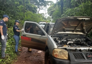 Delincuentes abandonaron vehículo robado a pareja alemana