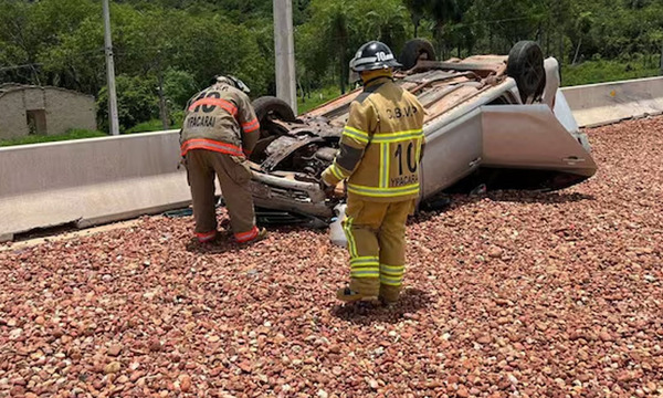 Vuelco en la rampa de emergencia del Cerro Caacupé deja a madre e hija heridas - OviedoPress