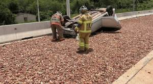 Accidente en el Cerro Caacupé: Vuelco en rampa de la PY02