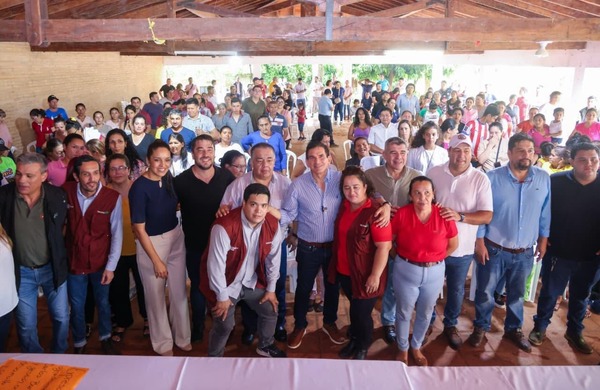 MDS entrega contratos y títulos de propiedad en Ybycuí - ADN Digital
