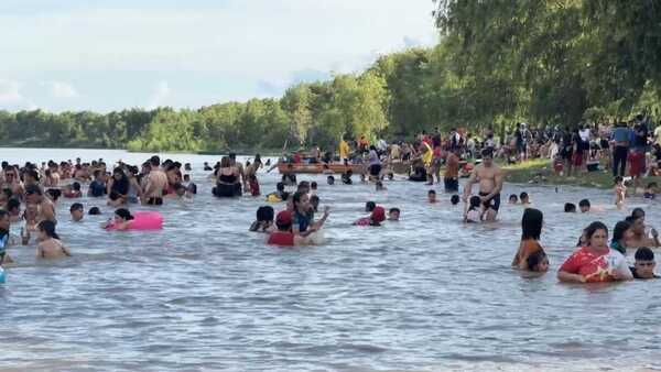 Concepción: El río Paraguay fue refugio del calor para la población en Navidad